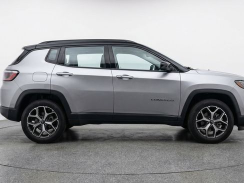 Used 2025 Jeep Compass Limited AWD/4WD image 11
