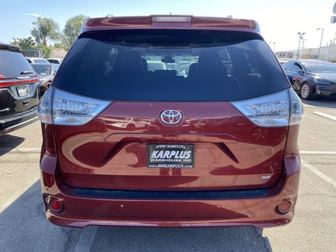 Used 2020 Toyota Sienna SE Premium FWD image 9