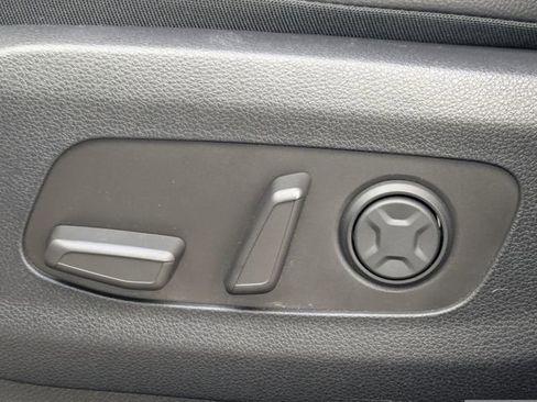 Certified 2025 Kia Carnival SX Prestige FWD image 28