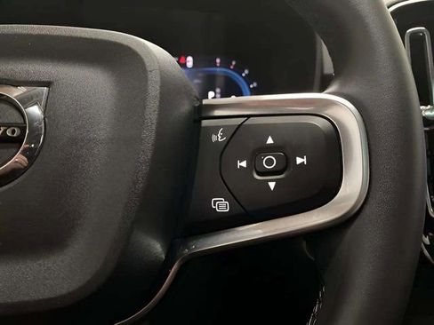 Used 2025 Volvo XC40 B5 Plus image 32