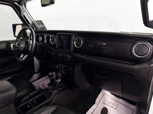 Used 2023 Jeep Wrangler Sahara image 31