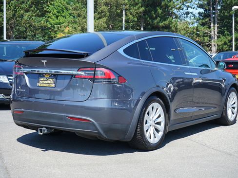 Used 2018 Tesla Model X 75D AWD/4WD image 6