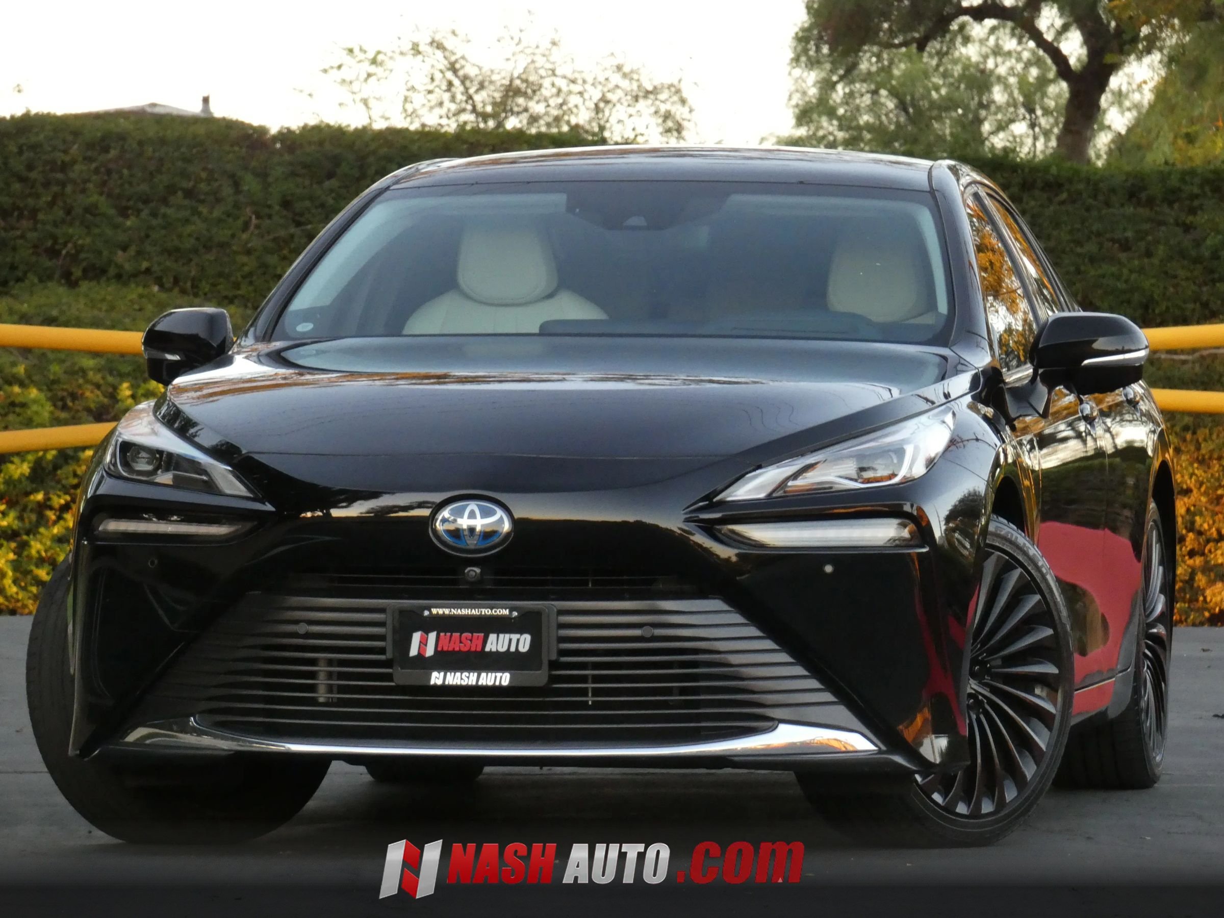 Used 2021 Toyota Mirai RWD image 2