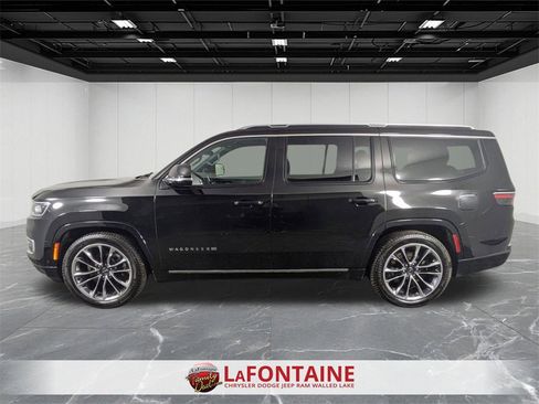 Used 2024 Jeep Wagoneer Series III w/ Premium Group I image 2