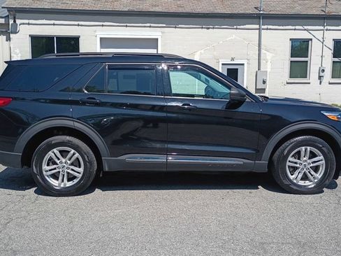 Used 2023 Ford Explorer XLT AWD/4WD image 8