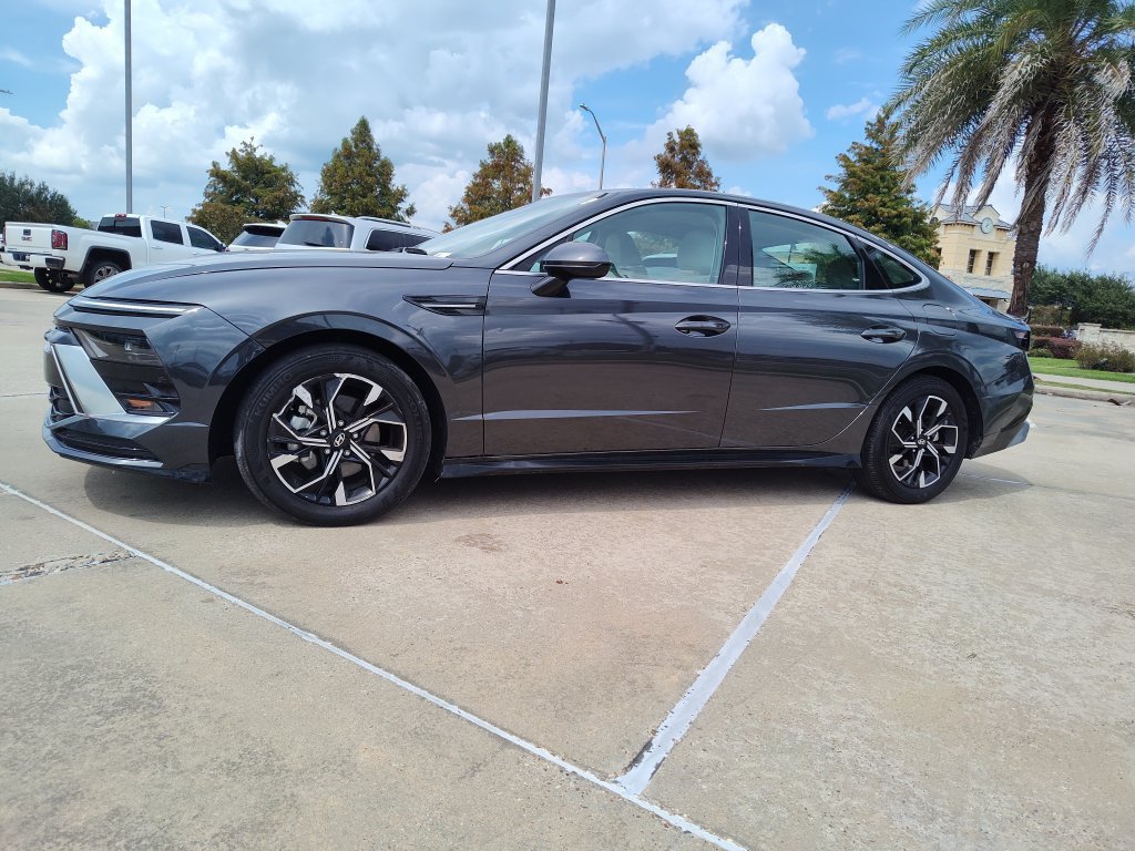 Used 2025 Hyundai Sonata SEL FWD image 3