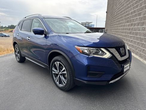 Used 2019 Nissan Rogue SV w/ Premium Package AWD/4WD image 3