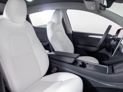 Used 2024 Tesla Model Y Performance image 28