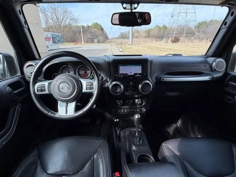 Used 2016 Jeep Wrangler Unlimited Rubicon image 9