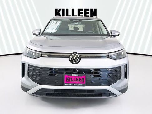 New 2025 Volkswagen Tiguan SE image 2