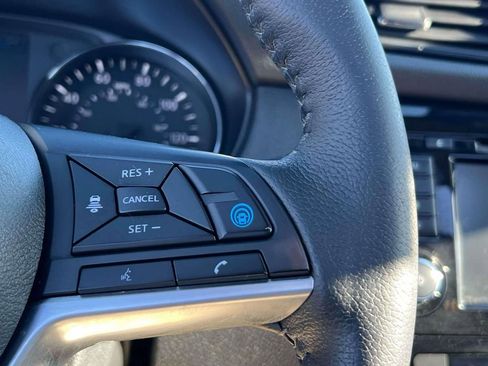 Used 2019 Nissan Rogue SL w/ Premium Package image 23