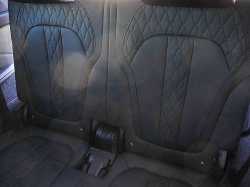 Certified 2025 BMW X7 M60i image 40