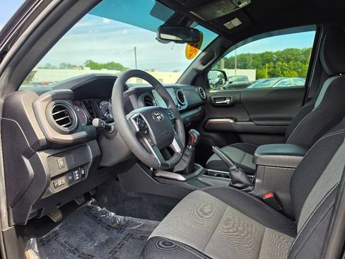 Used 2022 Toyota Tacoma TRD Sport AWD/4WD image 20