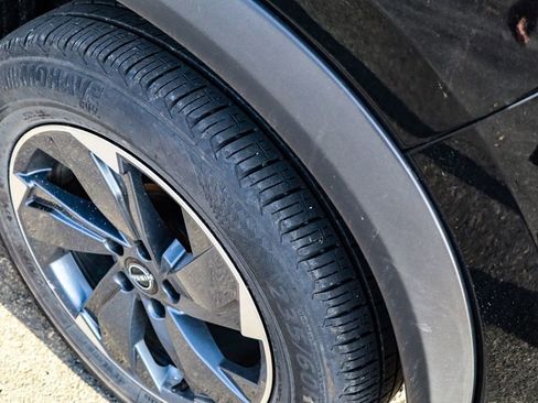 Used 2024 Nissan Rogue SV image 41