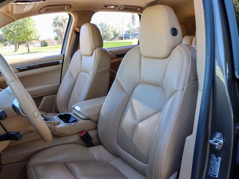 Used 2014 Porsche Cayenne image 12