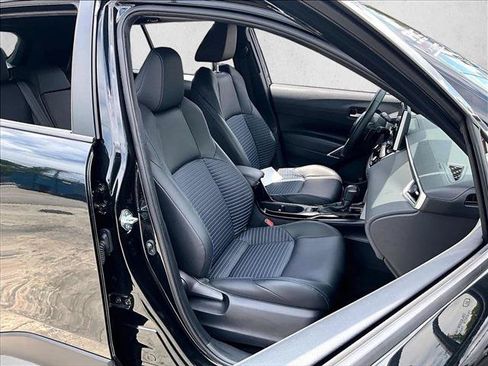 Used 2025 Toyota Corolla Cross AWD Hybrid w/ Convenience Package image 9