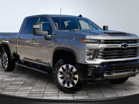 Used 2024 Chevrolet Silverado 2500 Custom w/ Custom Value Package image 12