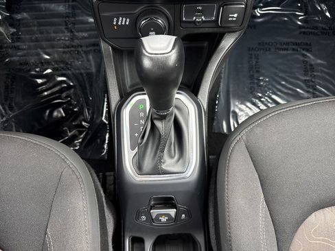 Used 2023 Jeep Renegade Latitude image 27