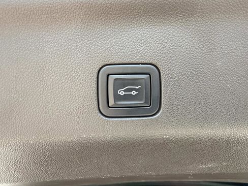 Used 2022 GMC Yukon XL Denali w/ Denali Ultimate Package image 35