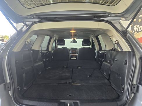 Used 2018 Dodge Journey SXT image 41