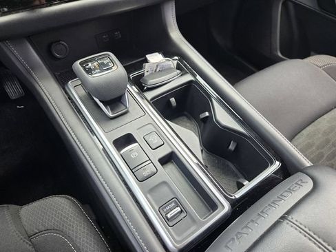 Used 2024 Nissan Pathfinder SV FWD image 19