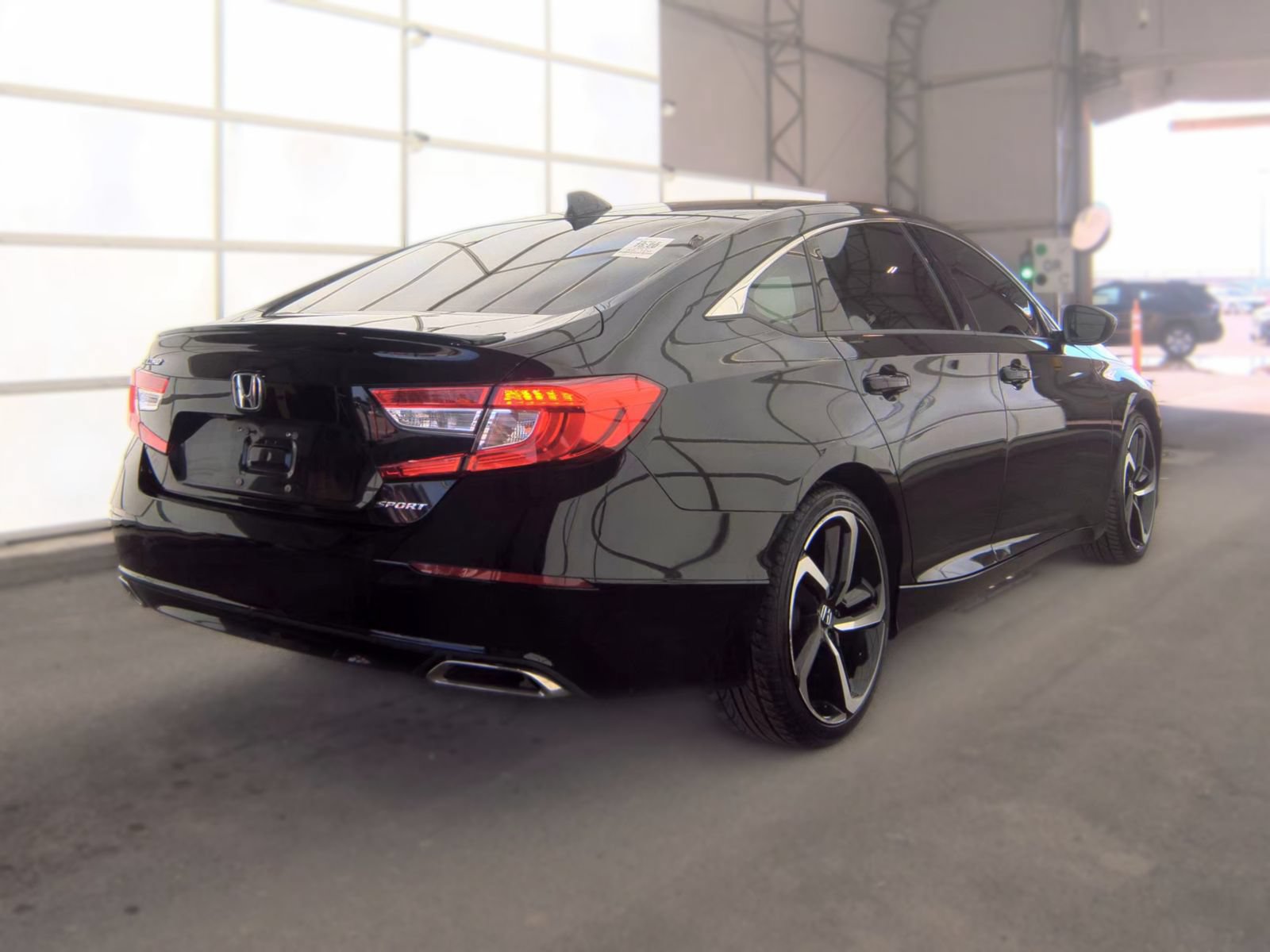 Used 2022 Honda Accord Sport image 2