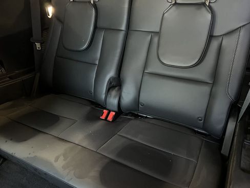 Used 2022 Ford Explorer XLT RWD image 17