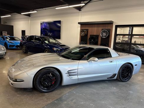 Used 2002 Chevrolet Corvette Z06 w/ Memory Pkg image 2