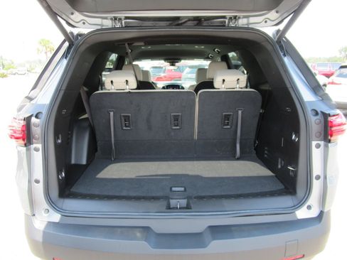 Used 2023 Chevrolet Traverse LT FWD image 40