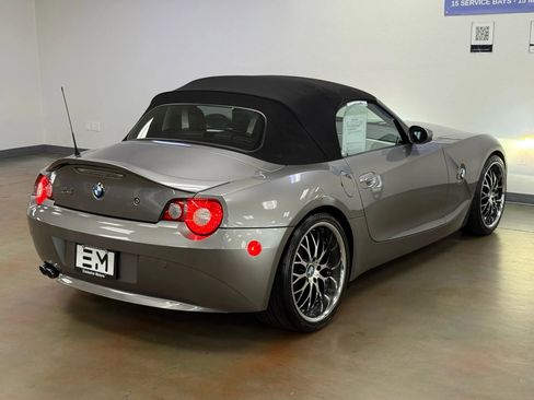 Used 2005 BMW Z4 2.5i image 8
