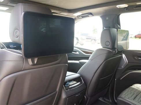 Used 2024 Cadillac Escalade ESV Premium Luxury Platinum image 14