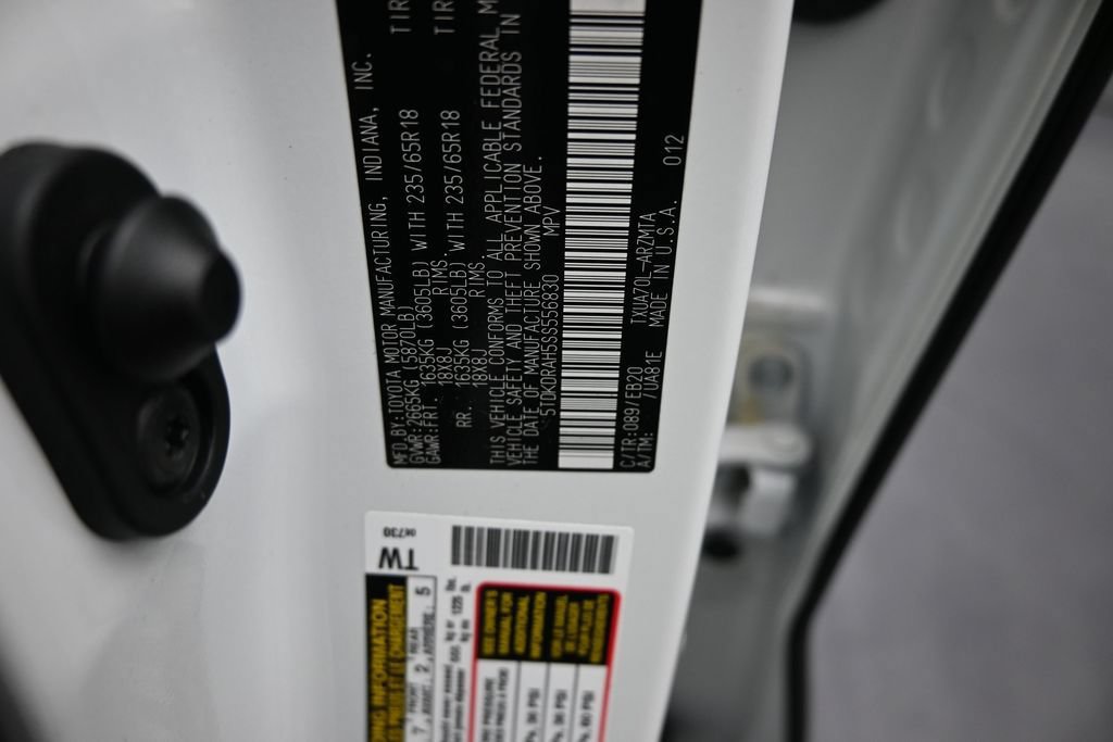 Used 2025 Toyota Highlander XLE FWD image 9