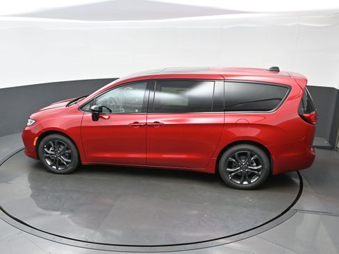 New 2026 Chrysler Pacifica Select image 20