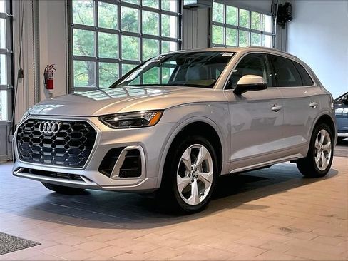 Used 2023 Audi Q5 2.0T Premium Plus w/ Premium Plus Package AWD/4WD image 2