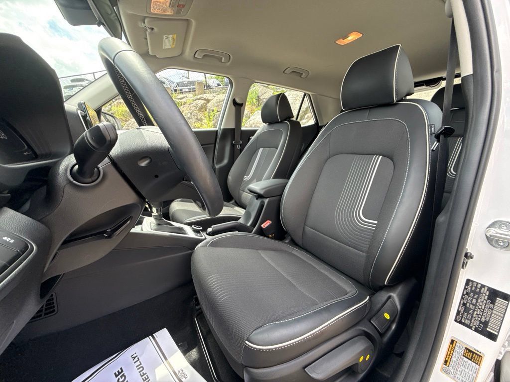 Certified 2024 Hyundai Venue Limited FWD image 15