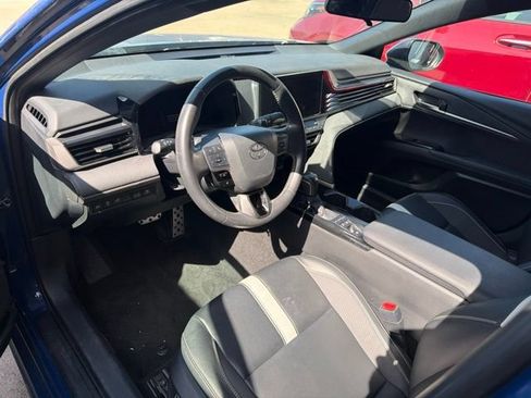 Used 2025 Toyota Camry SE FWD image 3