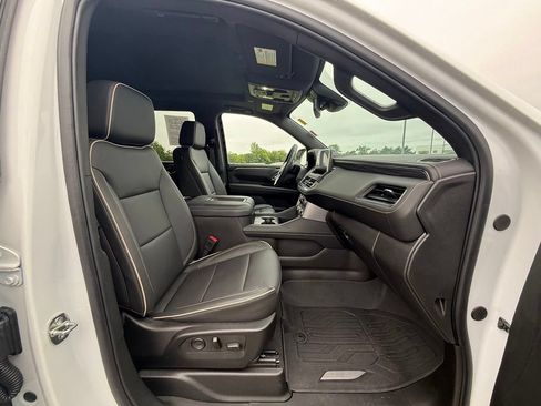 Used 2024 GMC Yukon SLT w/ SLT Premium Package AWD/4WD image 33