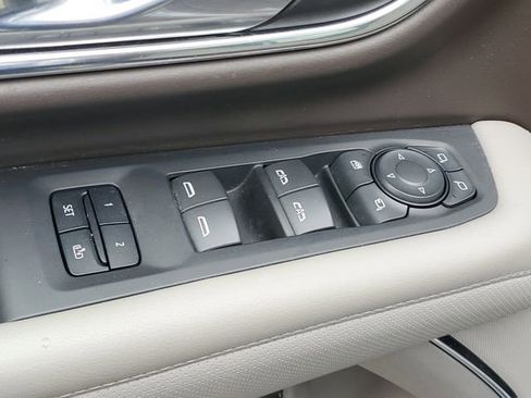 Certified 2022 GMC Yukon SLT w/ SLT Premium Package AWD/4WD image 17