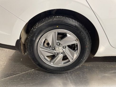 Used 2024 Hyundai Elantra SE image 9