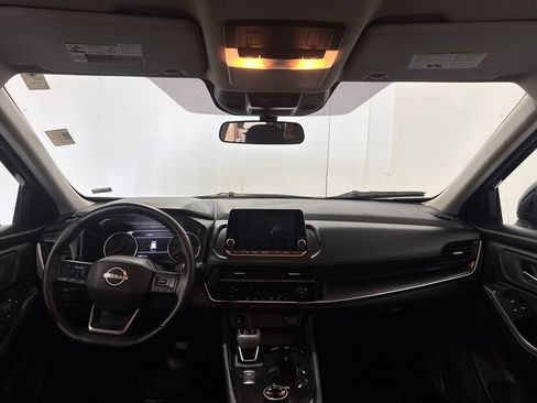 Used 2025 Nissan Rogue SV AWD/4WD image 3
