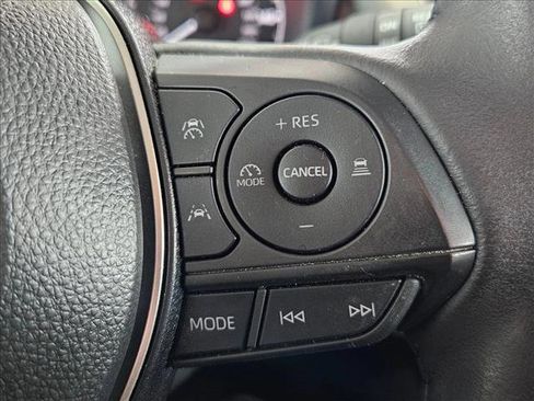 Used 2024 Toyota Corolla Cross LE image 12