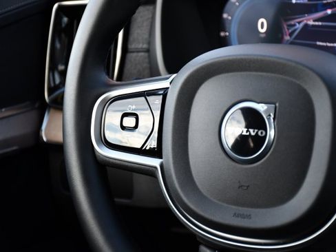 Certified 2025 Volvo XC90 B6 Plus image 23