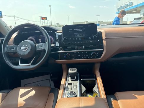 Used 2023 Nissan Pathfinder Platinum AWD/4WD image 15