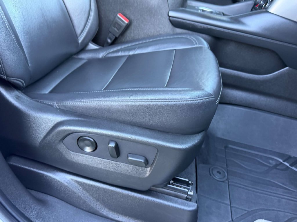 Used 2021 Chevrolet Tahoe Z71 w/ Luxury Package AWD/4WD image 9