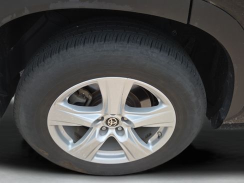 Used 2022 Toyota Highlander L FWD image 33