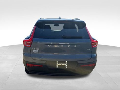 Used 2023 Volvo XC40 B4 Ultimate FWD image 5