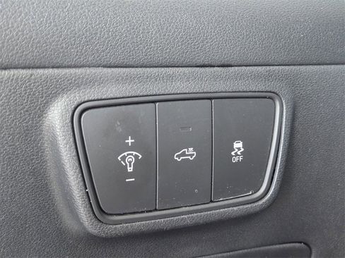 Used 2022 Hyundai Santa Cruz SEL Premium image 33