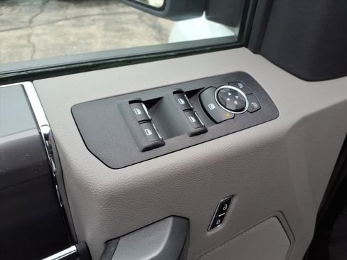 Used 2018 Ford F150 XLT w/ Equipment Group 302A Luxury image 18