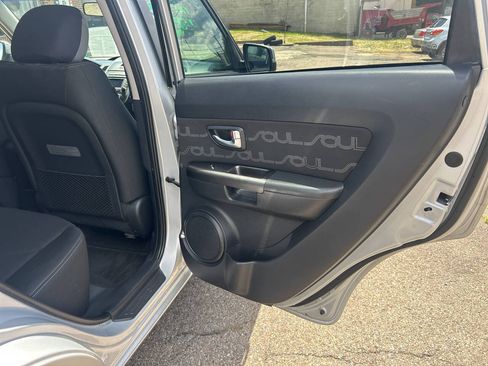 Used 2013 Kia Soul + w/ Audio Pkg FWD image 25