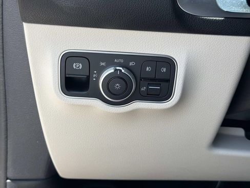 Used 2025 Mercedes-Benz GLB 250 image 20